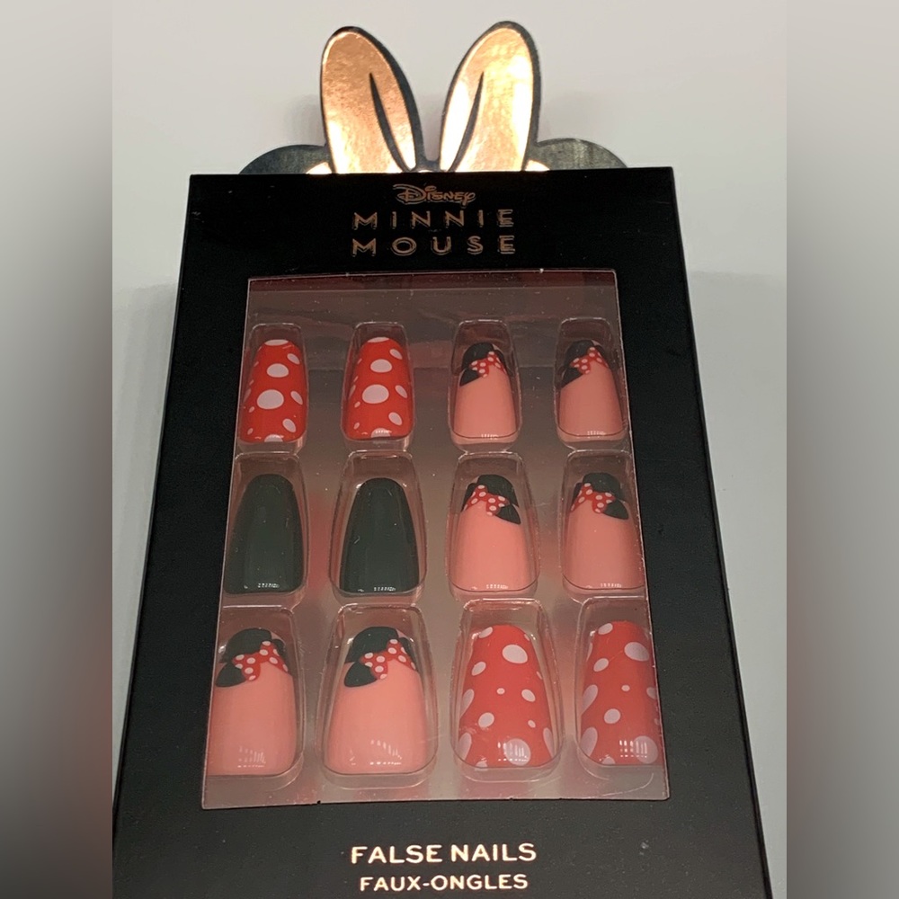 Makeup Revolution Minnie Mouse Nails 💅🏼